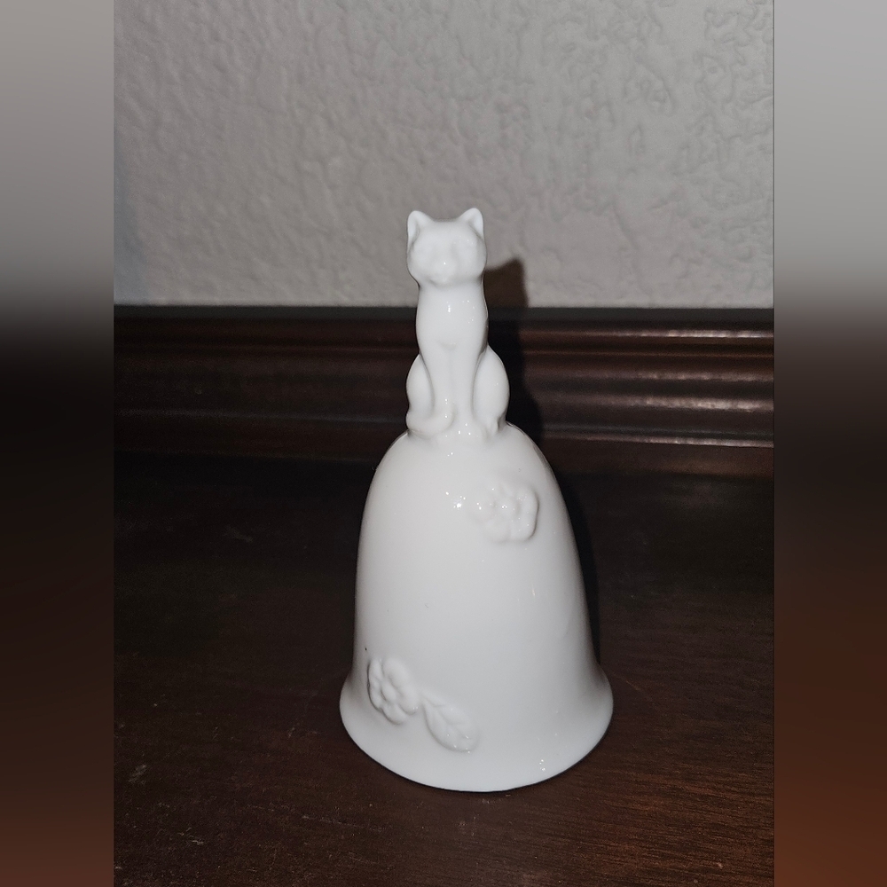 Vintage White Cat Desk Bell